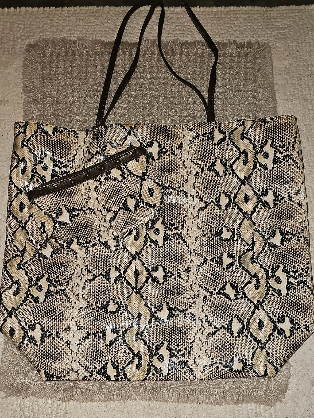 DSW XL Snake-Print Tote in Beige and Black With Clutch